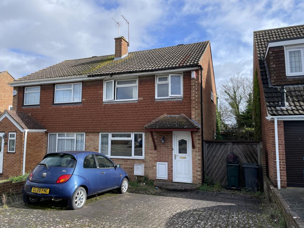 Lot: 78 - SEMI-DETACHED HOUSE IN POPULAR VILLAGE - Outside image of house from street level